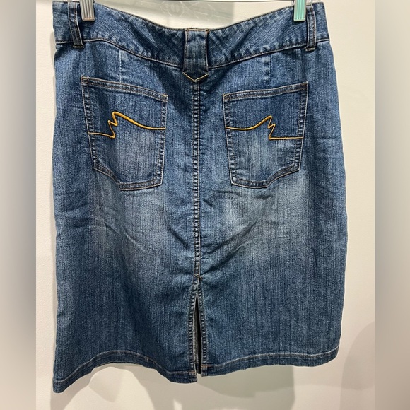 Bay Studio Chic Versatile Blue Denim Skirt Size 12 - Picture 4 of 7